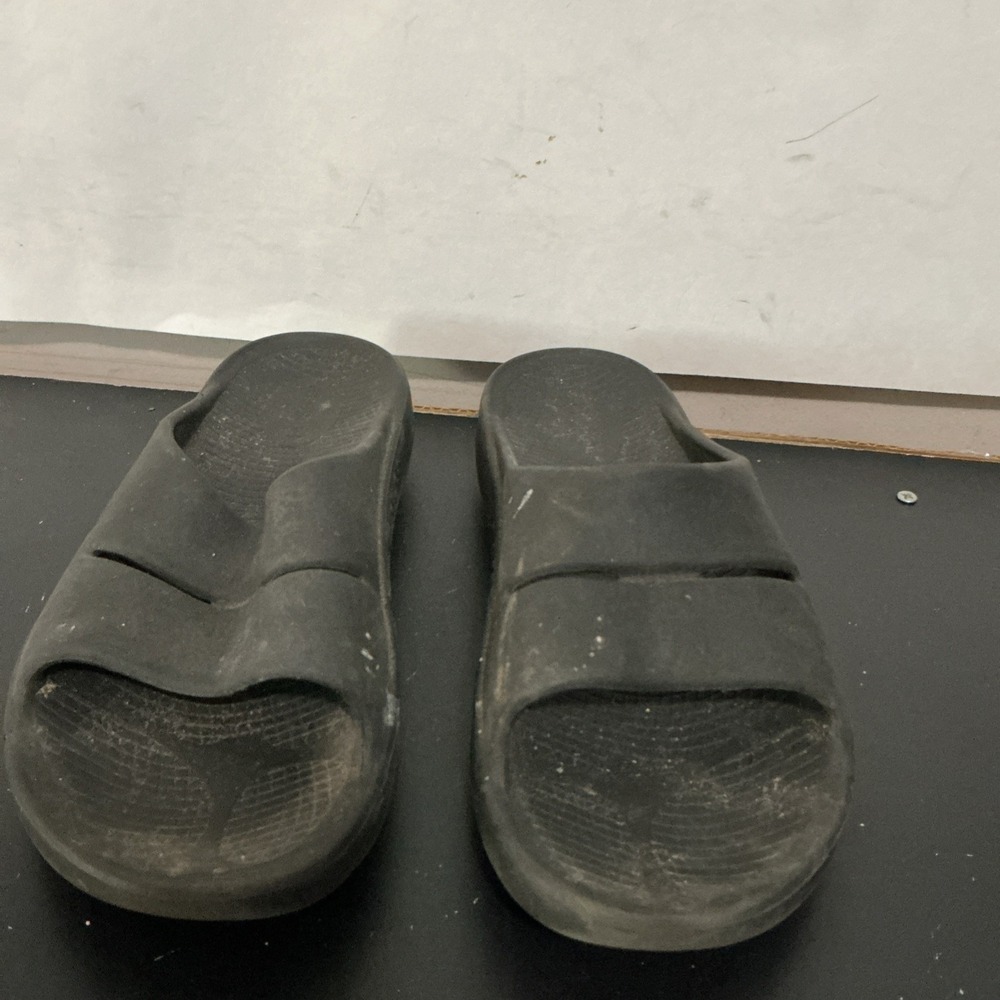OOFOS- OOahh Unisex Black Recovery Slides US Men's 6 Women’s 8 EUR 39